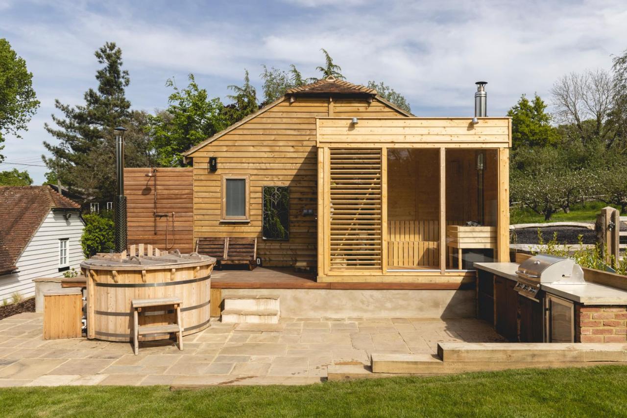 Cosy Cottage With Beautiful Garden, Hottub & Sauna Marden  المظهر الخارجي الصورة